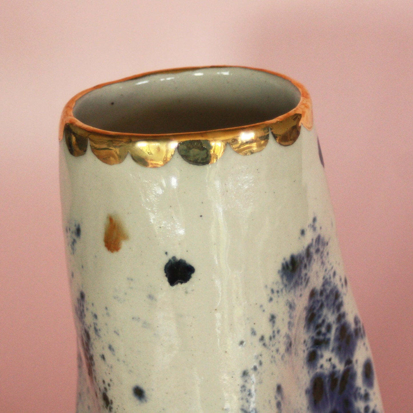 Speckled Vase with scallop rim