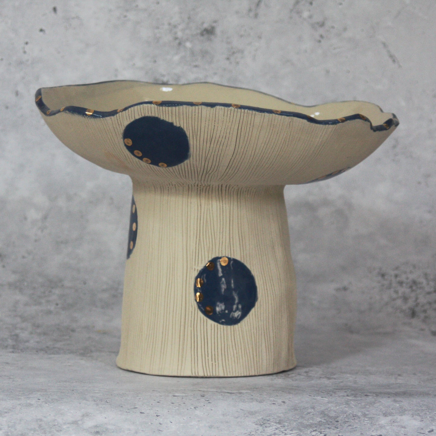 Pedestal bowl